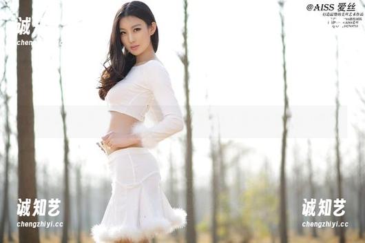 要不要那么美？爱丝的双层丝特写图包让人忍不住想多看几眼！