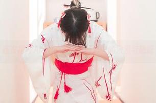 连衣裙与Aram(아람)：写真中的浪漫与感慨