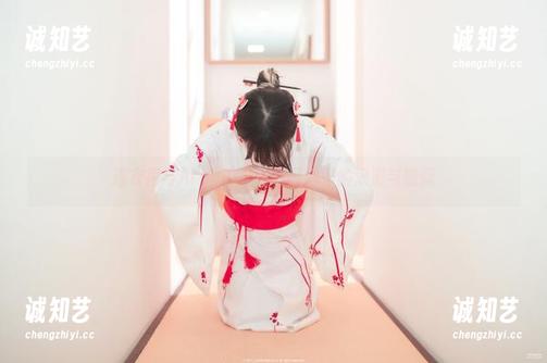 连衣裙与Aram(아람)：写真中的浪漫与感慨