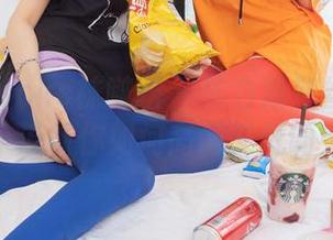 BoBoSocks袜啵啵 – 黑白渐变丝袜作品:小淳教你如何高调又低调穿搭