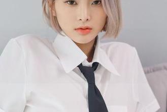 谁说眼镜只能是工具？看看Hyoyeon(김효연)的美图，是时候更新一下你的想法了！