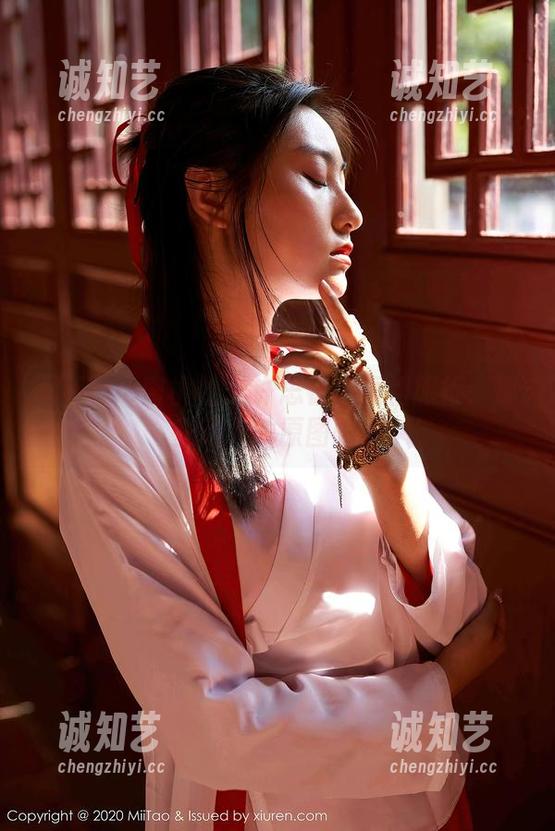 MiiTao蜜桃社 - 许思铭的短裙旅行：那些动人的原图瞬间