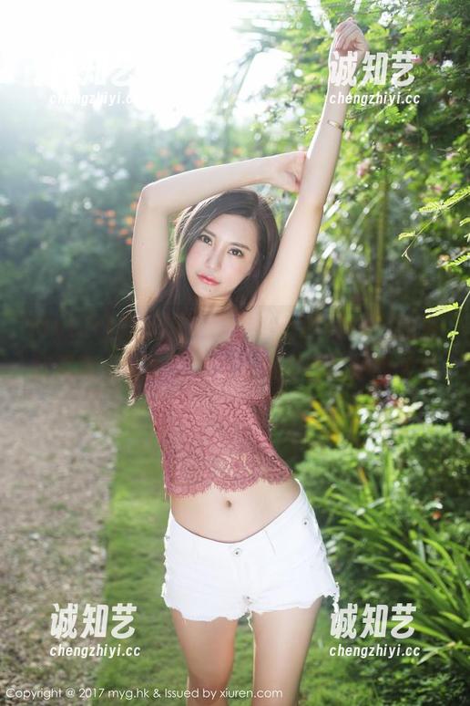 MyGirl美媛馆 - “伊小七MoMo”的浴缸写真，光影交错中竟然有种微妙的吸引