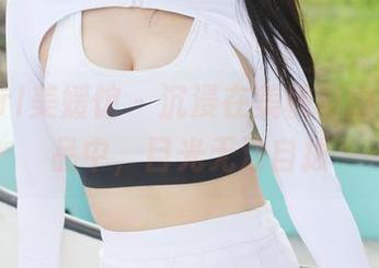 MyGirl美媛馆 – 沉浸在美桃酱的泳衣作品中，目光无法自拔