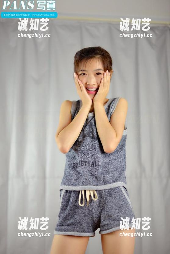 PANS写真-小彤 PANS写真 - 水手服里的小彤,怎么能让人只用眼睛看?必定得仔细品味!