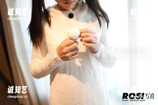 ROSI最新美腿专辑：快来围观，这美腿值得上天入地的赞美！