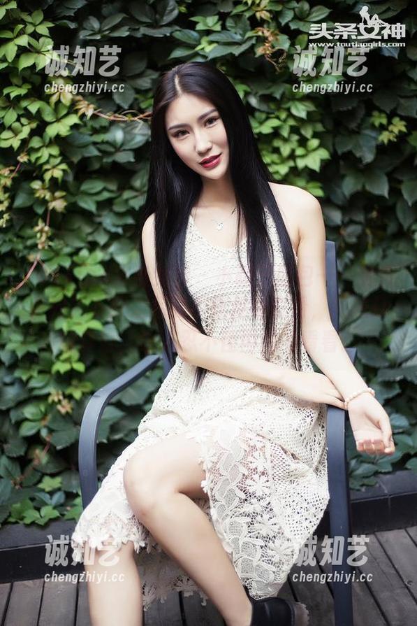 TouTiao头条女神-小晴子 TouTiao头条女神 - 小晴子图包——套装系列,下载之后忍不住反复查看,光线打得真好,让人忍不住再想多看看。