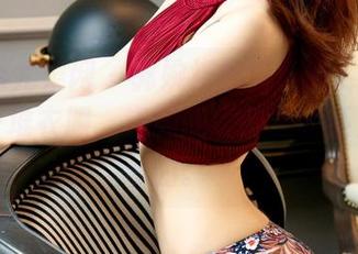 UGirls尤果网 – 郭婉祈的日常图库：怎么又是一堆衣服，资源满满的但我还是穿旧的。