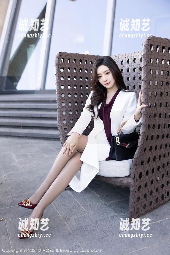 XIAOYU语画界-林乐一 XIAOYU语画界 - 白丝图包:林乐一的神秘世界,快来陪我一起探险!