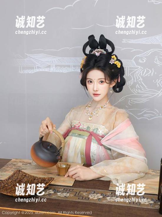 Xiuren秀人网 - 白裙下的MODEL伊若：写真里藏着的瞬间与感动