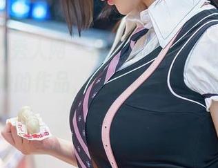 Xiuren秀人网 – 镂空的秘密,初梦瑶又在分享她的作品,我的目光不自觉地被吸引。
