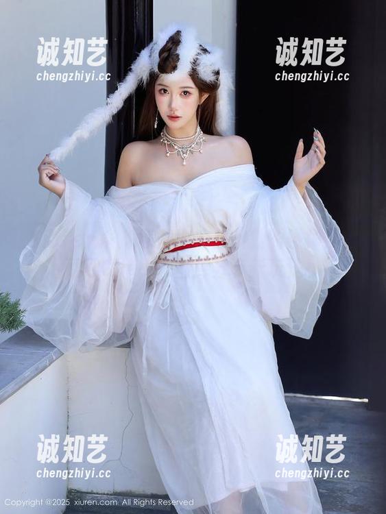 Xiuren秀人网 - 黑丝与幽默的碰撞：妙可可Cheese图库分享新玩法！
