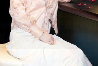 Xiuren秀人网 – 着迷最新杜viki连体衣写真，光线与身体的默契互动