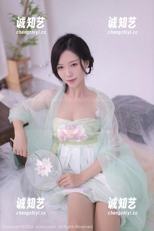 Xiuren秀人网 - 办公室小秘密：杨晨晨为你揭开这场OL眼镜美女的写真