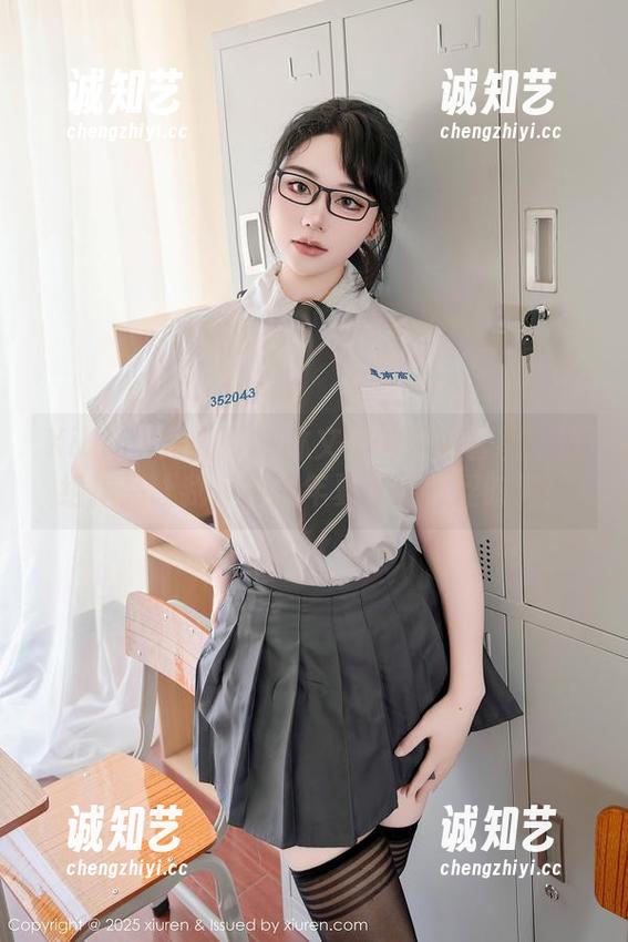 Xiuren秀人网 - 林文文的校服套图：这组作品让我怀念那年夏天的青涩时光！