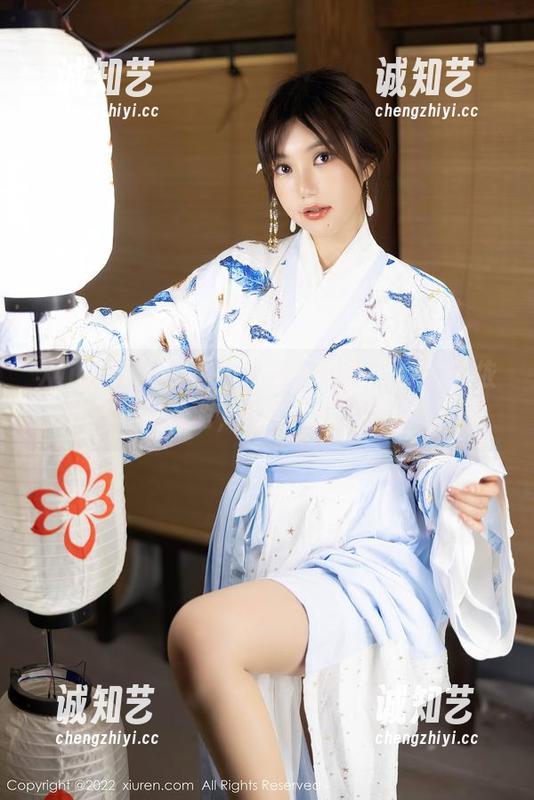 Xiuren秀人网 - 校园小逃亡：欧阳若依带你无圣光漫游，图包里的秘密太精彩！