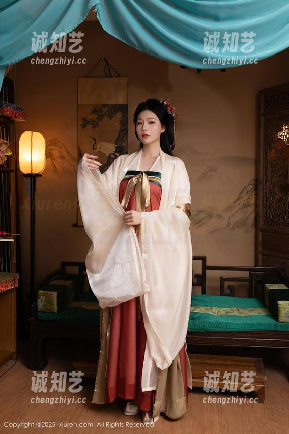 Xiuren秀人网 - “爱酱里”私房红裙：一场视觉的狂欢作品
