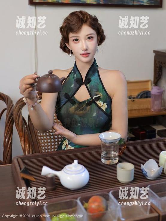 Xiuren秀人网 - 菲菲吃不胖的最新图册出炉，修女形象也能如此撩人，简直超出我的想象！