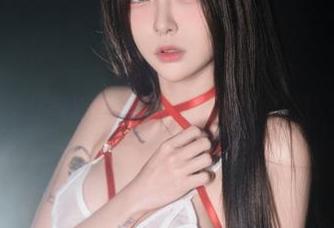 黑色网袜女仆与Yuka(유카)的私拍幻想，绝妙结合