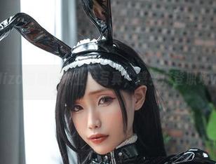 下载eliza喵喵的职业装写真,感受摩登职场vibe!