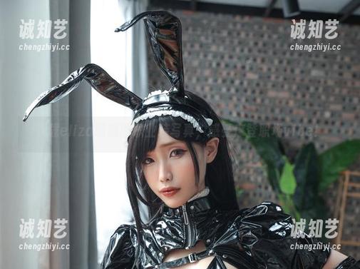 下载eliza喵喵的职业装写真，感受摩登职场vibe！