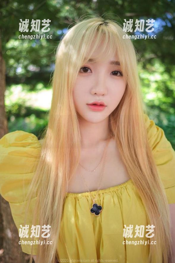 在泳衣的光影中，探寻yeeun孙乐乐的美图资源！