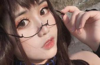 闪耀的女神一笑芳香沁,cos照像是从漫画跑出来的,太赞了!