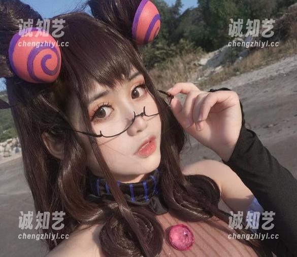 闪耀的女神一笑芳香沁，cos照像是从漫画跑出来的，太赞了！