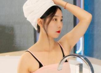 丽柜 – 吃瓜看戏！甜甜姐姐的套图分享，连我都忍不住想点赞！