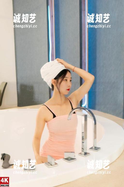 丽柜 - 吃瓜看戏！甜甜姐姐的套图分享，连我都忍不住想点赞！
