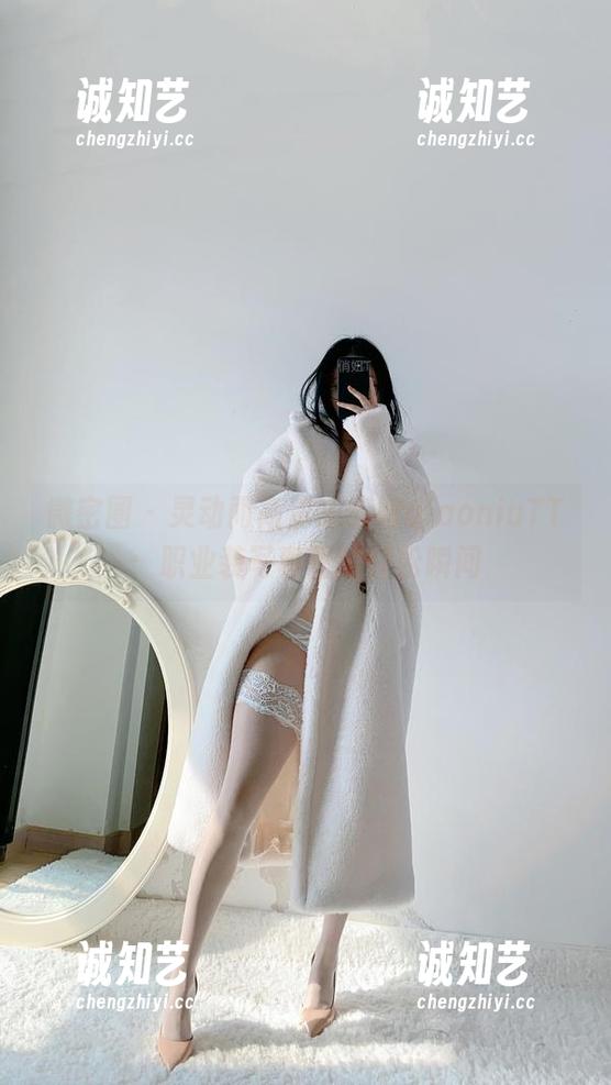 微密圈 - 灵动而高清的俏妞qiaoniuTT：职业装写真里的轻松瞬间