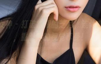 克拉女神 – 打破常规的芝月,连体衣美图,重塑你的视觉享受!