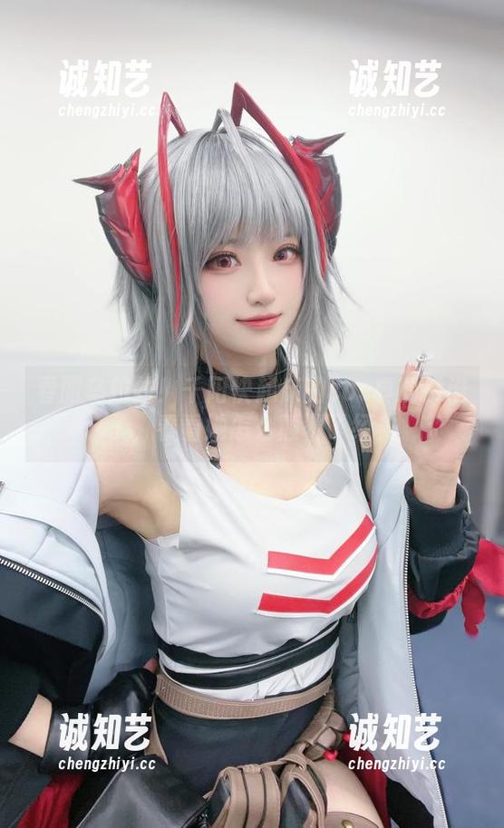 春丽乌拉拉！千阳快起床的cos真的没谁了，看看她怎么颠覆了经典