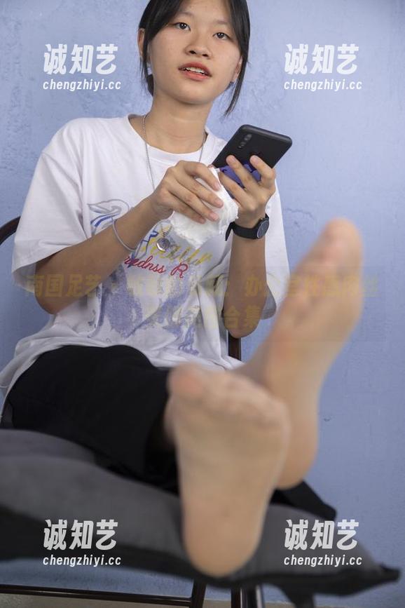 南国足艺 - 敏敏的私藏：办公室性感肉丝美脚美图合集
