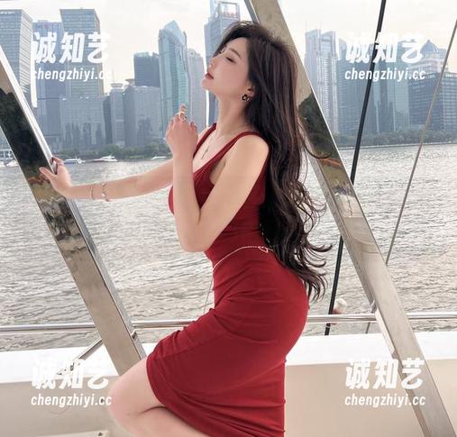 微密圈 - 俏皮与真实并存：周妍希的写真合集，自拍里的秘密藏了多少？