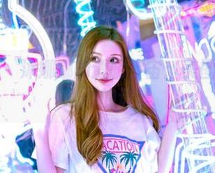 嗲囡囡 – 沐娜娜的透明宇宙：美图与真实之间的迷雾
