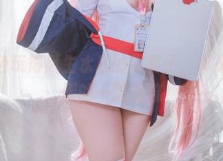 把粉色玩得风生水起的夏夏子，真是写真圈的一股清流