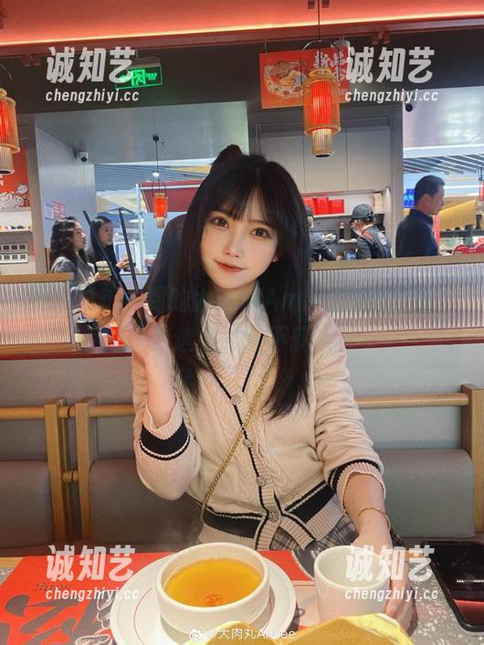 你绝对想不到的大肉丸Amiee睡衣原图，精选让你目不转睛