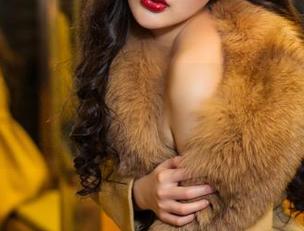 头条女神 – 王竹带来最新JK图片更新，感受一下这个季节的气息！