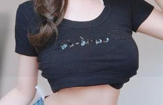 女主K的红裙——大概是我一周见过的最艳丽的图包了!