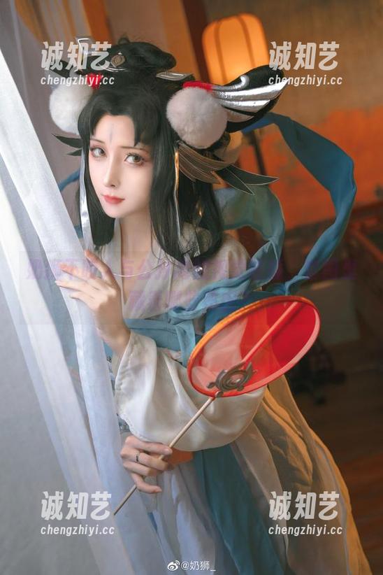 奶狮不咬人与公孙离的视觉碰撞，套图里藏着哪些秘密？