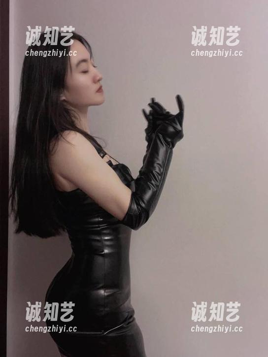 微密圈 - 这些图片里想飞起来的空姐，果然是宝儿茹171的风格！