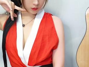 小女巫露娜秋秋最新图集：光影交错，像时间停滞的瞬间