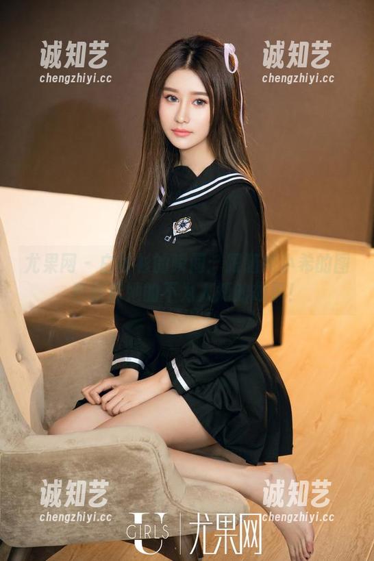 尤果网-纯小希 尤果网 - 白衬衫的瞬间:跟随纯小希的图包探索她的不为人知的故事!