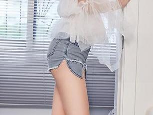 尤蜜荟 – 合法萝莉与裤里丝：那不是你的幻想，是私拍套图！
