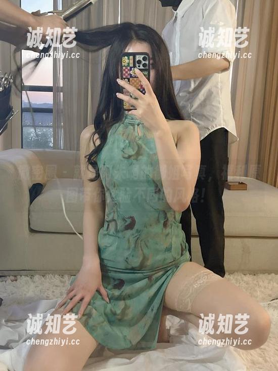微密圈 - 就是阿朱啊的御姐写真，福利原图带你体验不同的风格！