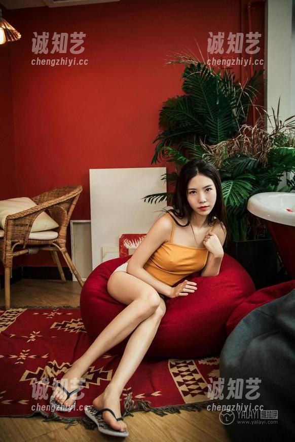 抖娘利世和她粉色的无圣光写真：一场感官的奇幻旅行