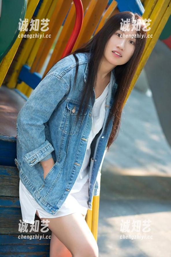 推女郎 - 探索王依萌的瑜伽世界：这些写真合集不看可惜