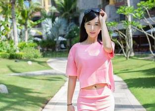 推女郎 – 校服私房作品：王馨瑶竟然玩得这么溜！