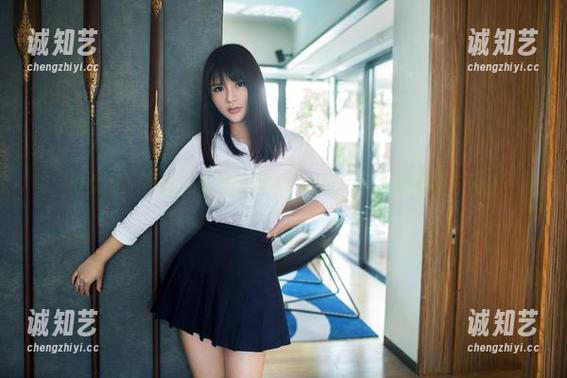推女郎 - 黑丝写真里的谭冰，分享不一样的温柔与风情